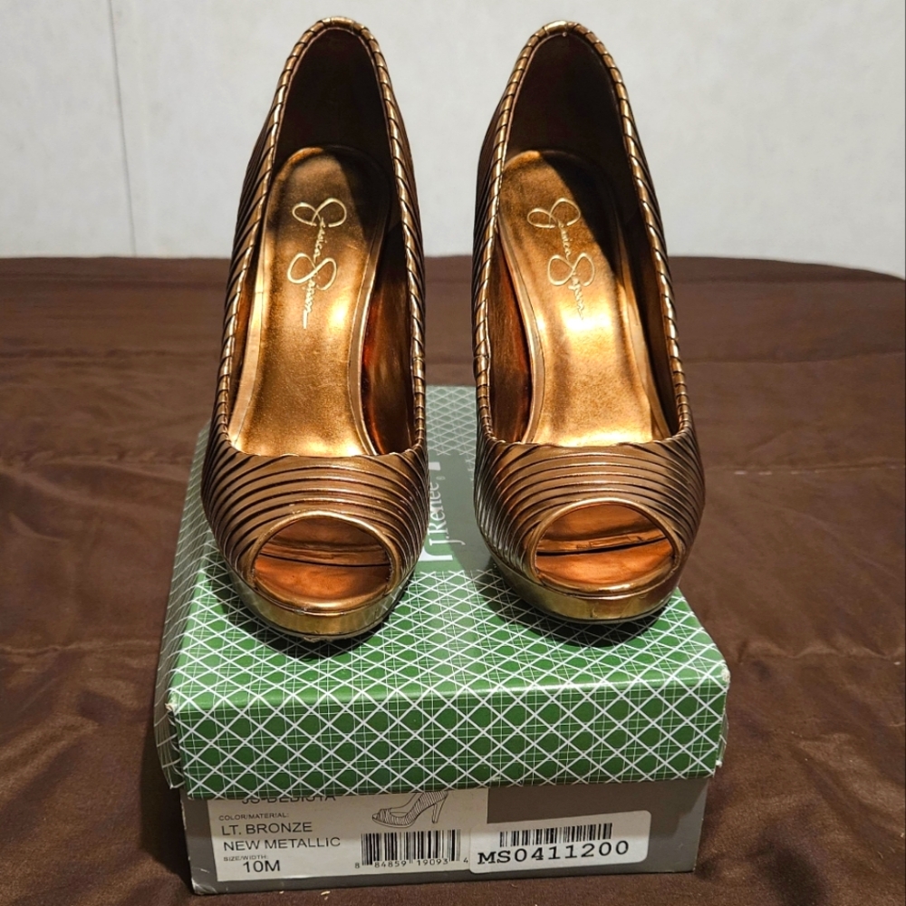 Gorgeous Bronze colored peep toe heels size 10